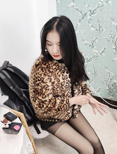 2025年6月最新，【原档泄密】，19岁学生妹，被男友分手曝出性爱视频，蜜桃臀雪白，后入，完美露脸啪啪，刺激