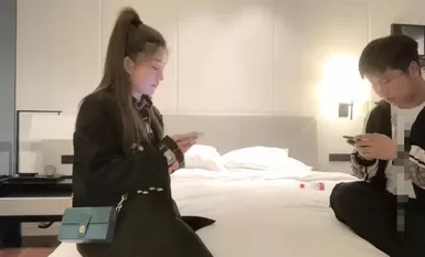 [Anchor Scouting] 2021-04-11 Xiao Bao Seeking Flowers 04-11 Outsider looks like Guan Xiaotong