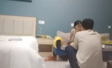 샤오샤는 00 매우 부드러운 귀여운 소녀, 다리 문신이 엉덩이를 문지르는 구멍을 수탉 한 후 꽃을 찾습니다.