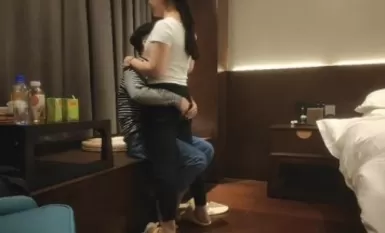 Chinese people do not lie to the Chinese people late at night to fuck the mature woman, stripped off the clothes kneaded tits, open legs thrusting hard fuck