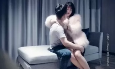 豐滿的美腿少婦，被小哥操得張大了嘴巴哇哇慘叫，看那個表情肯定很爽