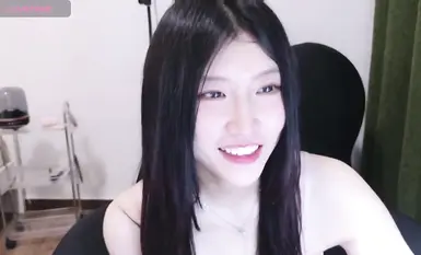 Stripchat new goddess Rainybaby debuts in full nude masturbation show (10)