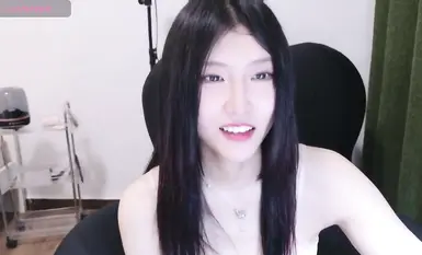 Stripchat new goddess Rainybaby debuts in full nude masturbation show (10)