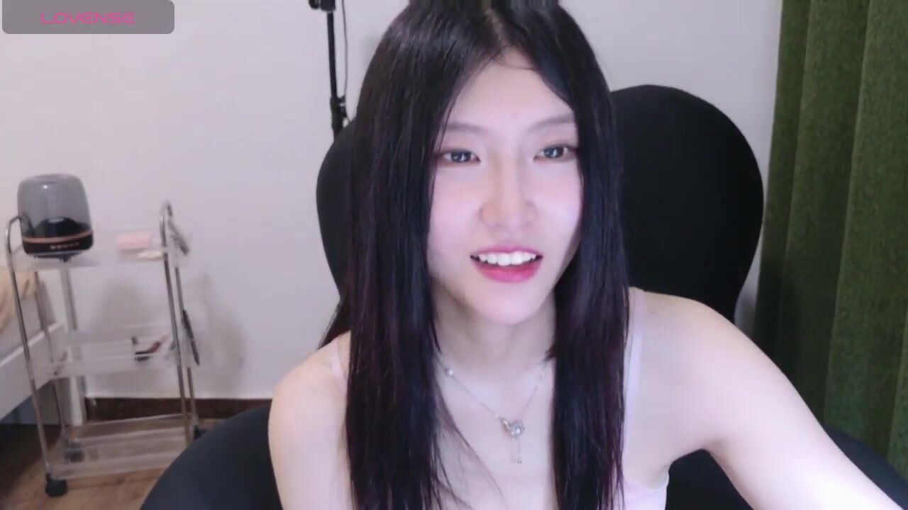 Stripchat 新女神降临Rainybaby首次门票大秀全裸自慰绝美(10)