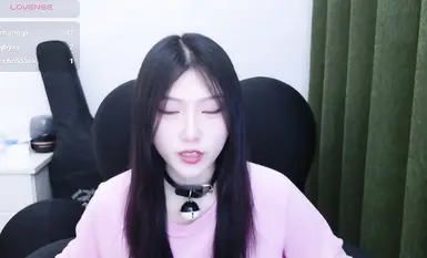 스트립챗 신인 여신 레이니베이비, 누드 자위쇼 데뷔 (23)