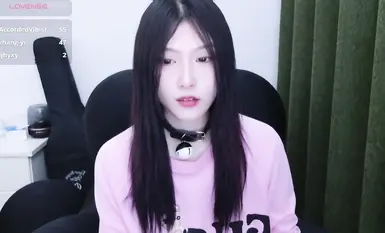 스트립챗 신인 여신 레이니베이비, 누드 자위쇼 데뷔 (23)