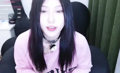 스트립챗 신인 여신 레이니베이비, 누드 자위쇼 데뷔 (28)