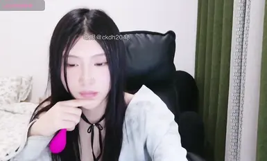 Stripchat new goddess Rainybaby debuts in full nude masturbation show (4)