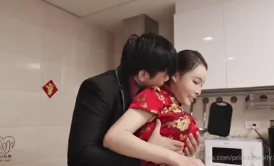 SWAG著名知名網黃、國產人氣高顏值AV女優「娃娃」「翁雨澄」《龍淫新春》年夜飯那天小叔龍精探了剛進門的嫂洞