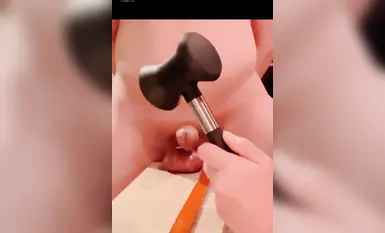 安女王 使用肉槌有尖刺的那一面打蛋蛋會比較痛2分鍾