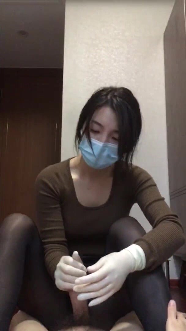 Doctors and nurses professionally extract sperm, footjob, cock-sucking, professional uniforms, various contrasting stockings, silk feet, sperm extraction (2)