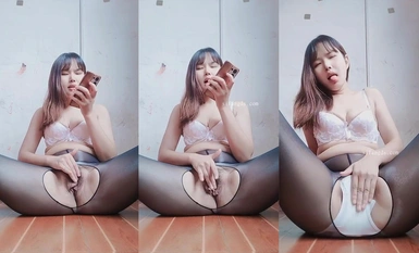 极品黑丝吊钟乳小少妇，掰逼插穴自慰发骚(2)