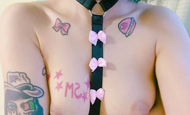 極品精神小妹，乳頭還穿著乳釘，陰唇釘著陰環，摳逼自慰 放尿特寫 (3)