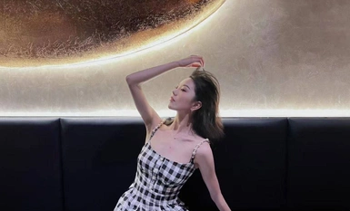 A pretty fair-skinned young lady, having sex with her friend in private, wearing open-crotch black stockings and thrusting in the mirror