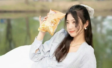 นักศึกษาสาวหน้าตาเหมือนนางฟ้าเป็นผู้หญิงเจ้าชู้ต่อหน้าสปอนเซอร์ เธอได้รับการฝึกฝนและถูกเย็ดอย่างหนัก เด็กสาวคนนี้กระตือรือร้นมากในการขี่ม้า รูปร่างและรูปร่างของเธอช่างน่าทึ่งจริงๆ (3)