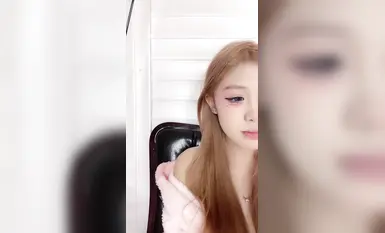 发育极好的精神小妹！【椰子呀】全裸热舞~