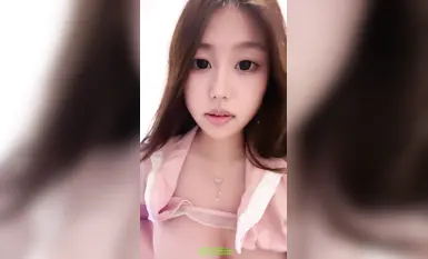 The slutty girl next door [Duoduo's] has white and tender breasts and is very beautiful. She shows her skills in the live broadcast room. She is naked and boldly opens her pink pussy. The lewd water is shining and the scale is off the charts_2