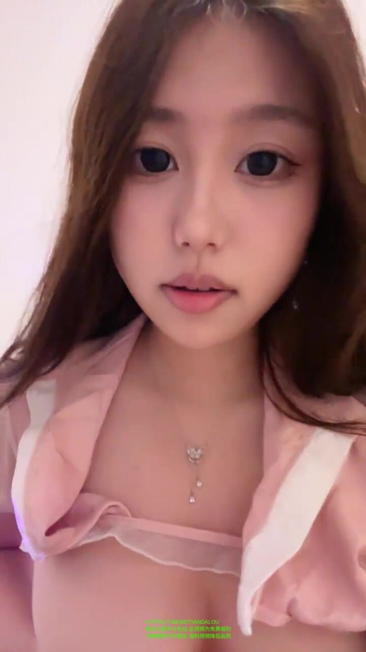 邻家骚妹妹【朵朵的】奶子白嫩超漂亮在直播间放大招，娇躯全裸大胆掰开粉嫩小逼，淫水闪闪尺度爆表_2