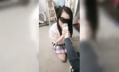 Huấn luyện đồng tính nữ, bà chủ tát mạnh, tiếng tát vang lên, nữ M quỳ xuống cầu xin tha thứ. Liếm đế giày, liếm chân nữ nô lệ khiêm nhường-3