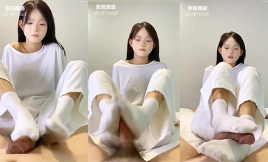 [LoliTre2d] Trải nghiệm footjob của một cô gái đầy nhiệt huyết trong đôi tất trắng từ góc nhìn đầu tiên