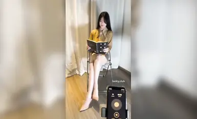 【小美miyoki】穿着黑丝带着手铐楼道站着自慰喷水_没想到正喷水的时候外卖员正好撞见了