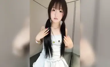 高顏值福利姬 白嫩蘿莉 高中生自慰發騷 極品反差騷母狗 自拍自慰 奶子不小 看著還不錯 (2)