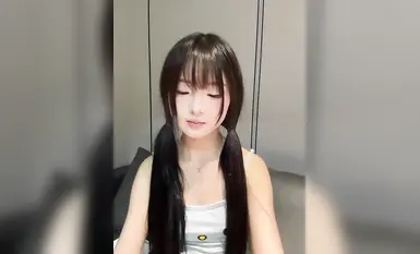 高顏值福利姬 白嫩蘿莉 高中生自慰發騷 極品反差騷母狗 自拍自慰 奶子不小 看著還不錯 (2)