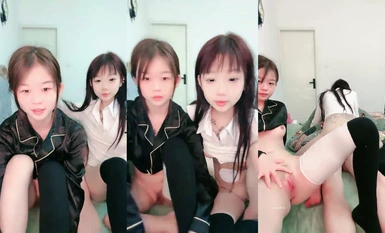 两个精神小妹一起直播男主躺床上让干(2)