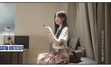 Hành trình tìm hoa của Tiểu Bảo: Cô gái trong sáng, dễ thương theo phong cách JK, chồng cô liên tục gọi điện