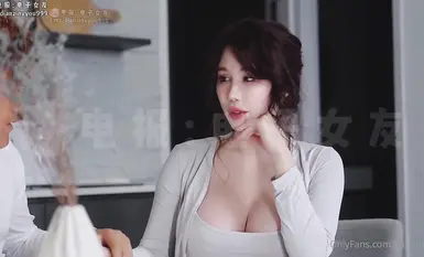 7月24最新辛尤里【绿帽NTR孕妇篇】家里的客厅出租给光头佬，夫妻俩性爱时，光头房客在门后蠢蠢欲动......