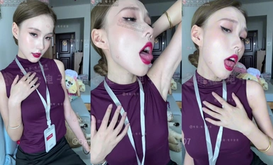 Setiausaha yang pemalu menghilangkan tekanan harian bosnya