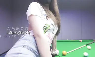 캔디키스 캔디 시스터의 단편 소설집 "홀"은 당구장에서 펼쳐지는 흥미진진하고 짜릿한 이야기입니다. 우리 오빠의 공 실력은 괜찮은가요? 한 번에 홀을 칠까요, 아니면 두 홀을 동시에 칠까요?