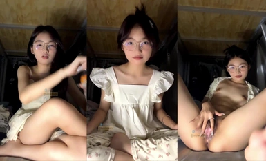 清纯学生妹【困困兔】宿舍大秀道具自慰狂颤流白浆! (4)