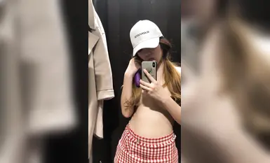 鸭舌帽美女车内口交，逛街露出，试衣间裸体(5)