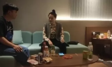 A Budweiser drink to the end of the extremely slutty slutty mature girl, active kissing and rubbing the cock, deep-throat blowjob riding on the body, exposed tits open gear one-piece stockings