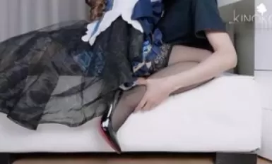 สาวงามผู้มีชื่อเสียงทางอินเทอร์เน็ตยอดนิยม [มิซากิ ซูซูกิ] ชักชวนช่างภาพในงานบริการทางเพศใหม่ของเธอ "เฟนกาโนะ ทูริ" เป็นครั้งแรกและมีเซ็กส์ที่ยอดเยี่ยมในตำแหน่งต่างๆ