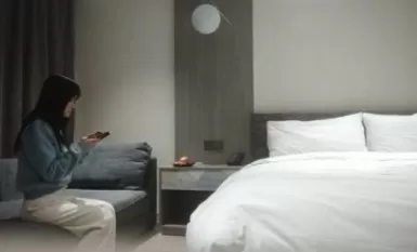 【开发探索】，艺术学院，大三学生妹返场，清纯校园风来袭，多少人的梦中女神，今夜玉体横陈，几千块钱肆意玩