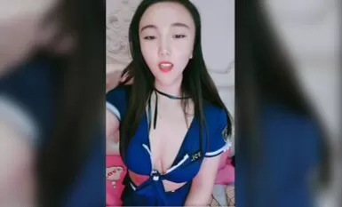 制服诱惑-肥臀御姐系美妞，渔网袜掏出大奶子，手指猛扣骚穴，振动棒舔弄插入，搞得水声哗哗，娇喘嗲嗲呻吟浪叫.