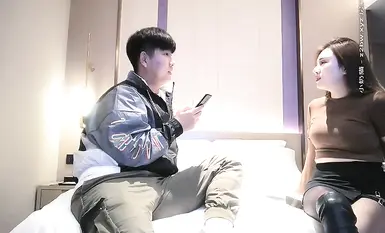 Slightly flat ceiling, sexy big breast female model, exquisite devil figure, fucked the girl moaning and panting