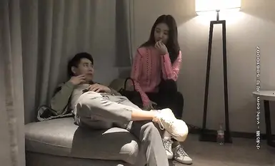 Temperamental appearance, tall supermodel, pure and beautiful, pink and beautiful breasts, sofa close-up fingering and passionate sex