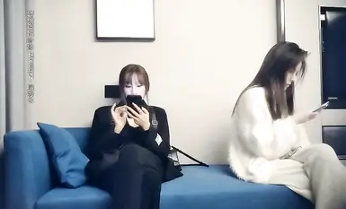 พี่น้องสุดเซ็กซี่ที่ดูเหมือนฝาแฝด ต่างมีฉากคู่ที่เร่าร้อน สวยงามและเซ็กซี่ ดัชนีความเซ็กซี่ของพวกเธอพุ่งพล่าน ผลงานชิ้นเอกอันน่าทึ่งนี้ช่างน่าตื่นเต้นและพลาดไม่ได้