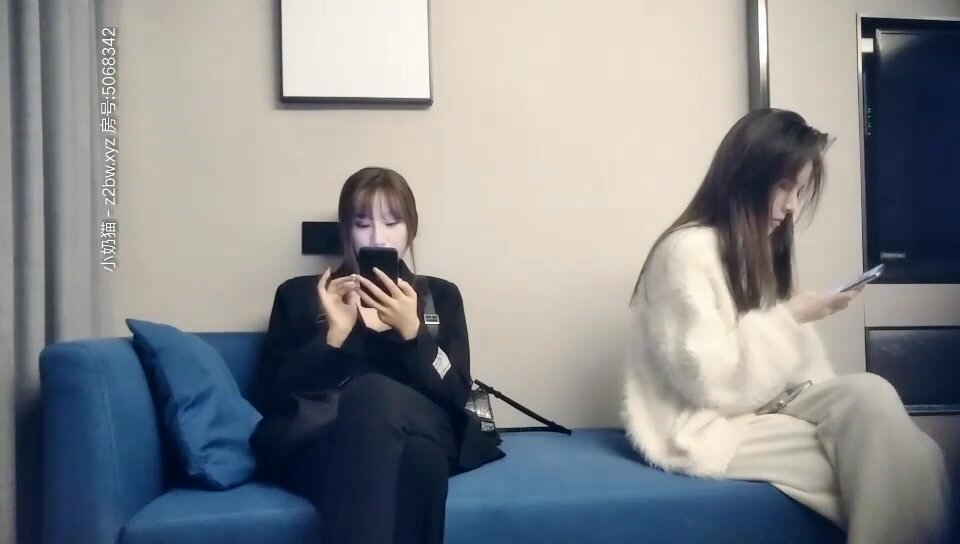 Supermodel slutty sisters, who look like twins, have a passionate double scene, are beautiful and slutty, and their slutty index is bursting. The wonderful masterpiece is exciting and can't be missed.