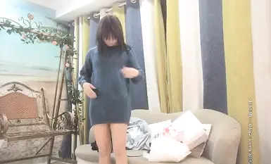 青春靚麗小姐姐，穿衣不覺得，脫衣後是大長腿身姿曼妙，白嫩淫盪，嬌喘聲銷魂動聽