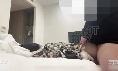 太ったマスターの驚くべき旅-グレーと白のスカートの白いシルクの姉妹