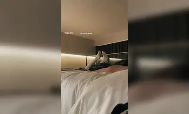 2025年10月最新，【重磅】極品反差推特女大學生【少蘿涵】付費大尺度視頻，完美露臉，清純反差愛約炮，白虎粉穴 (2)