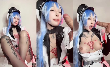 Kujo Namu Esdeath-sama chỉ thích đàn ông trẻ hơn mình, với nụ cười trong sáng và ~cậu nhỏ trong sáng. À, mà đừng đoán tuổi của ta, ta có thể là mẹ của ngươi đấy~ (1)