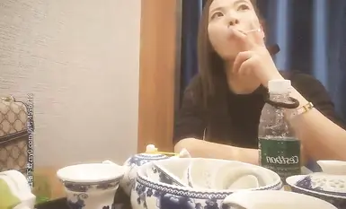 約了個馬尾少婦過520，她爽，我更爽，調情扣逼69互舔扭動後入猛操呻吟嬌喘非常誘人