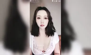 兔宝一字马大奶气质少妇表演一字马弹力插自慰(3)