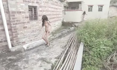 天花板露出狂人御姐【cikaimoon】新作+近期作品合集，田野里的自由：与农民共度的一天，在农民面前全裸露出，在沙滩人前全裸露出，真的是大胆完全不怕啊(5)