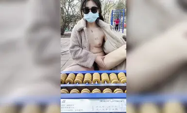 戶外露出女神『兔兔愛露出』公園超市各種人前露出尿尿啪啪紫薇太刺激了忍不住噴了各種反差行為 (5)